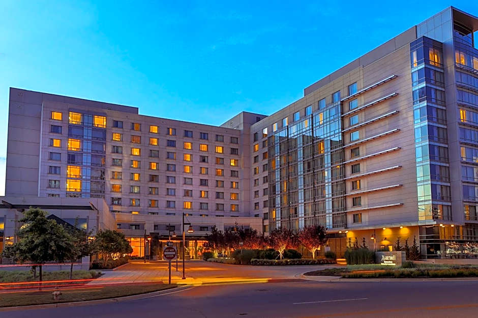 Entrance to the Marriott Bethesda North hotel